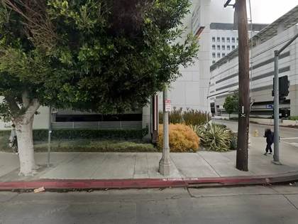 Street level view of the address for Dr. Paluk Walia in Los Angeles