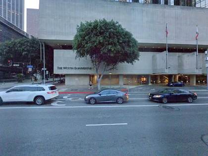 Street level view of the address for Dr. Charles Huang in Los Angeles