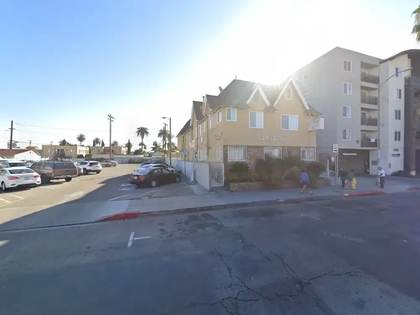 Street level view of the address for Dr. Raymond M. Tash in Huntington Park