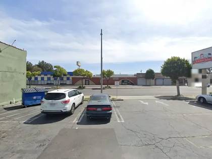 Street level view of the address for Dr. Emmanuel Nnaji Okonkwo in Los Angeles